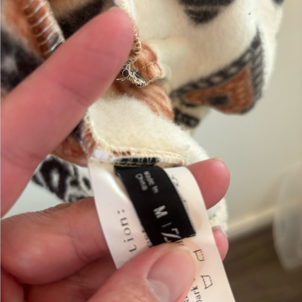 Aztec Patterned Fleece Jacket - Picture 4 of 5